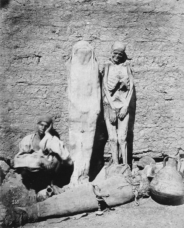 Sprzedawca mumii, Egipt ok. 1875 r.