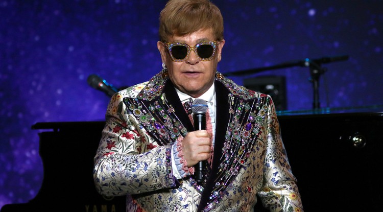 Még egy világkörüli turnét tesz, utána visszavonul a koncertezéstől Elton John