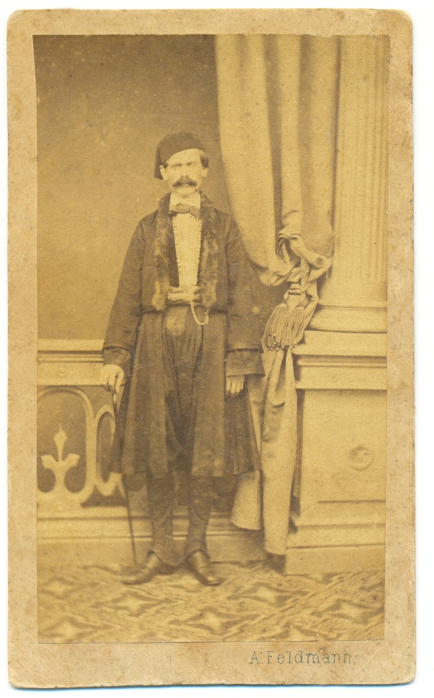 Muškarac sa fesom, Ana Feldman