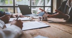 Jakie kredyty bierzemy najczęściej? "Rynek zmienił się radykalnie" [RAPORT]