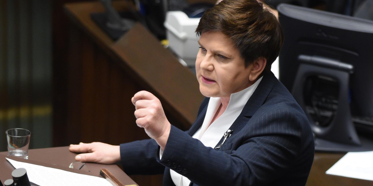 Szydło mówi, że ministrom należały się nagrody! 