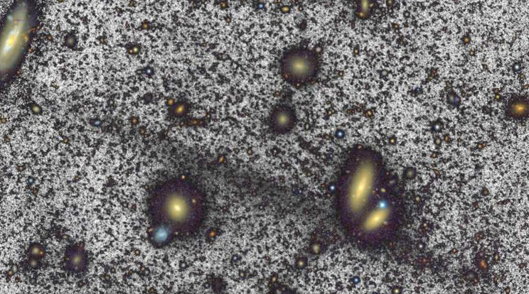 A Giant Coma Stream (Óriási Coma Áramlat). A Coma-halmaz több mint ezer katalogizált galaxist tartalmaz, és körülbelül 300 millió fényévre van a Coma Berenices csillagképben, ahol megtalálták a gigantikus csillagfolyót. / Kép: William Herschel Telescope/Román et al.