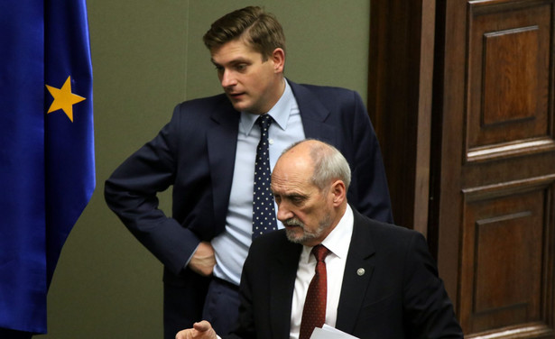 Poseł Kukiz'15: Macierewicz zaczyna działać na własną rękę, to może zagrażać armii