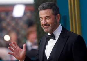 Bela kuća žestoko kritikuje TV voditelja Džimija Kimela zbog šale o Donaldu i Melaniji Tramp | Foto: REUTERS/Aude Guerrucci/File Photo