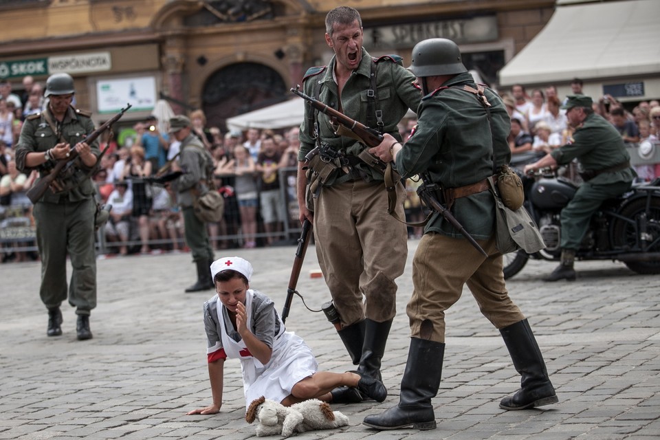 WROCŁAW POWSTANIE WARSZAWSKIE REKONSTRUKCJA