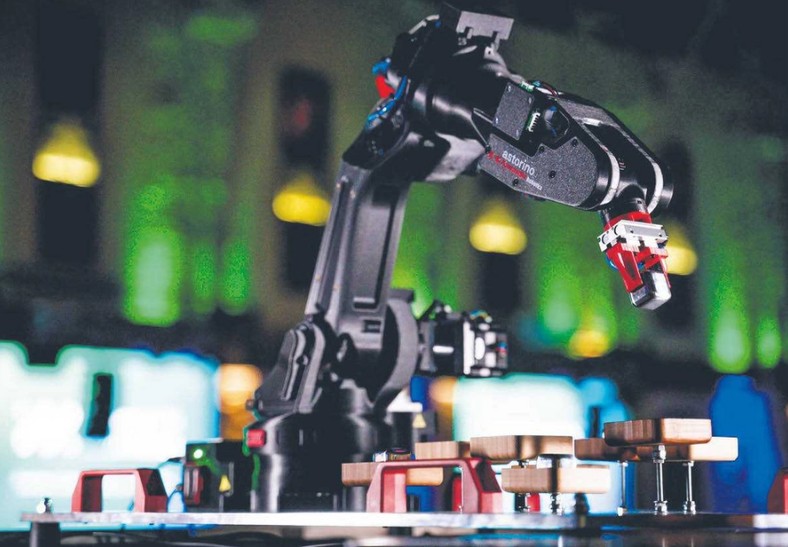 Szkoły mogą za darmo zdobyć polskiego robota edukacyjnego