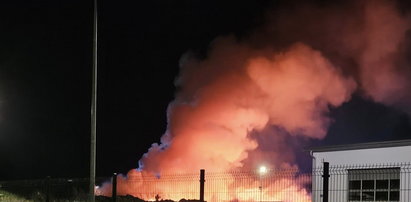 Ogromny pożar na składowisku śmieci w Rawiczu. Jest apel do mieszkańców