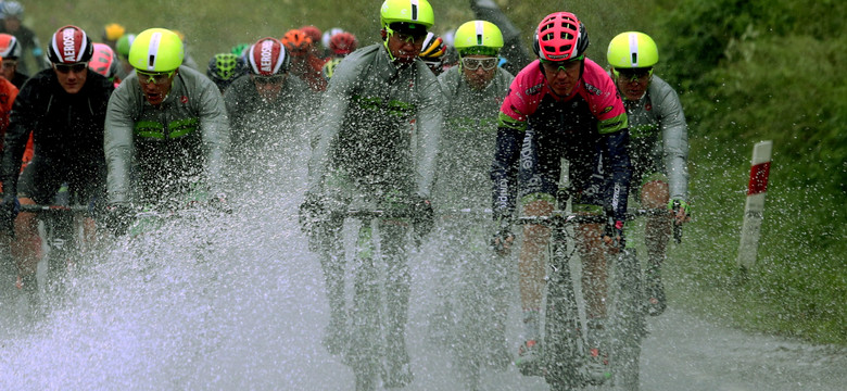 Tour de Pologne przegrało z deszczem i mgłą. 6 etap przerwany i anulowany