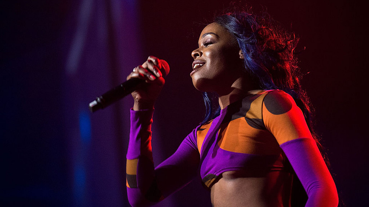 Azealia Banks zorganizowała internetową zbiórkę pieniędzy na pozew przeciwko Russellowi Crowe. Według raperki, hollywoodzki aktor miał zaatakować ją na imprezie w 2016 roku. – Nie chodzi mi o pieniądze, ale o to, by świat się dowiedział, że czarne kobiety są ofiarami obrzydliwej przemocy ze strony hollywoodzkich aktorów – mówi.