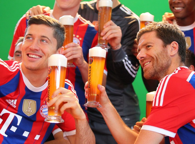 Robert Lewandowski przyłapany na piwie z kolegami z Bayernu