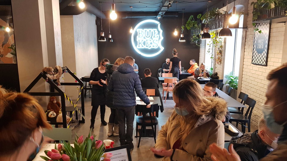 Bunt restauratorów w Katowicach. Burgerownia otwarta mimo zakazu