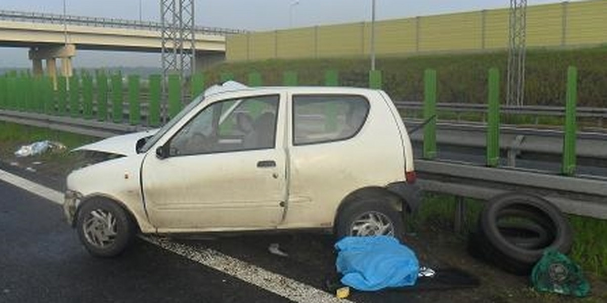 Zasnął za kierownicą i wpadł w barierki