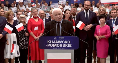 Kaczyński się spóźnił i zaczął od żarciku. Publiczność ryknęła śmiechem