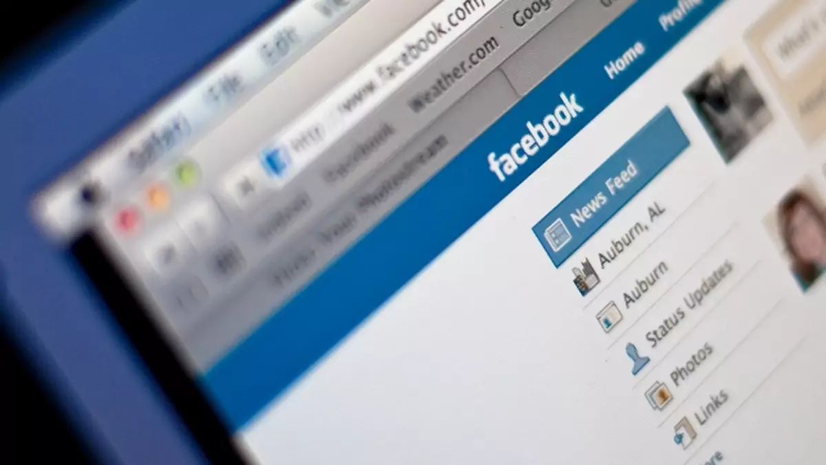Facebook: pracodawcy żądają loginu i hasła