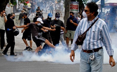 Młodzi Grecy nie chcą być królikami doświadczalnymi UE