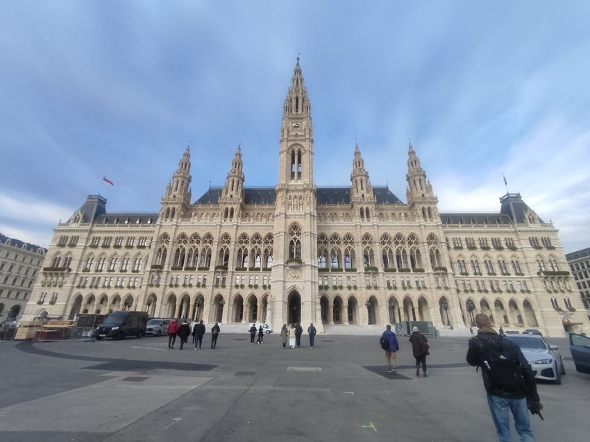 Zgrada gradske većnice: Solarni paneli se vide samo iz ptičje perspektive 