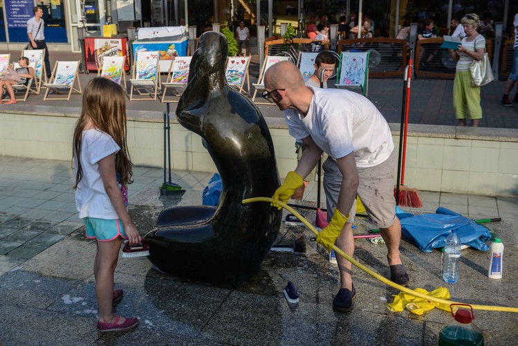 Wielkie sprzątanie Universamu Grochów