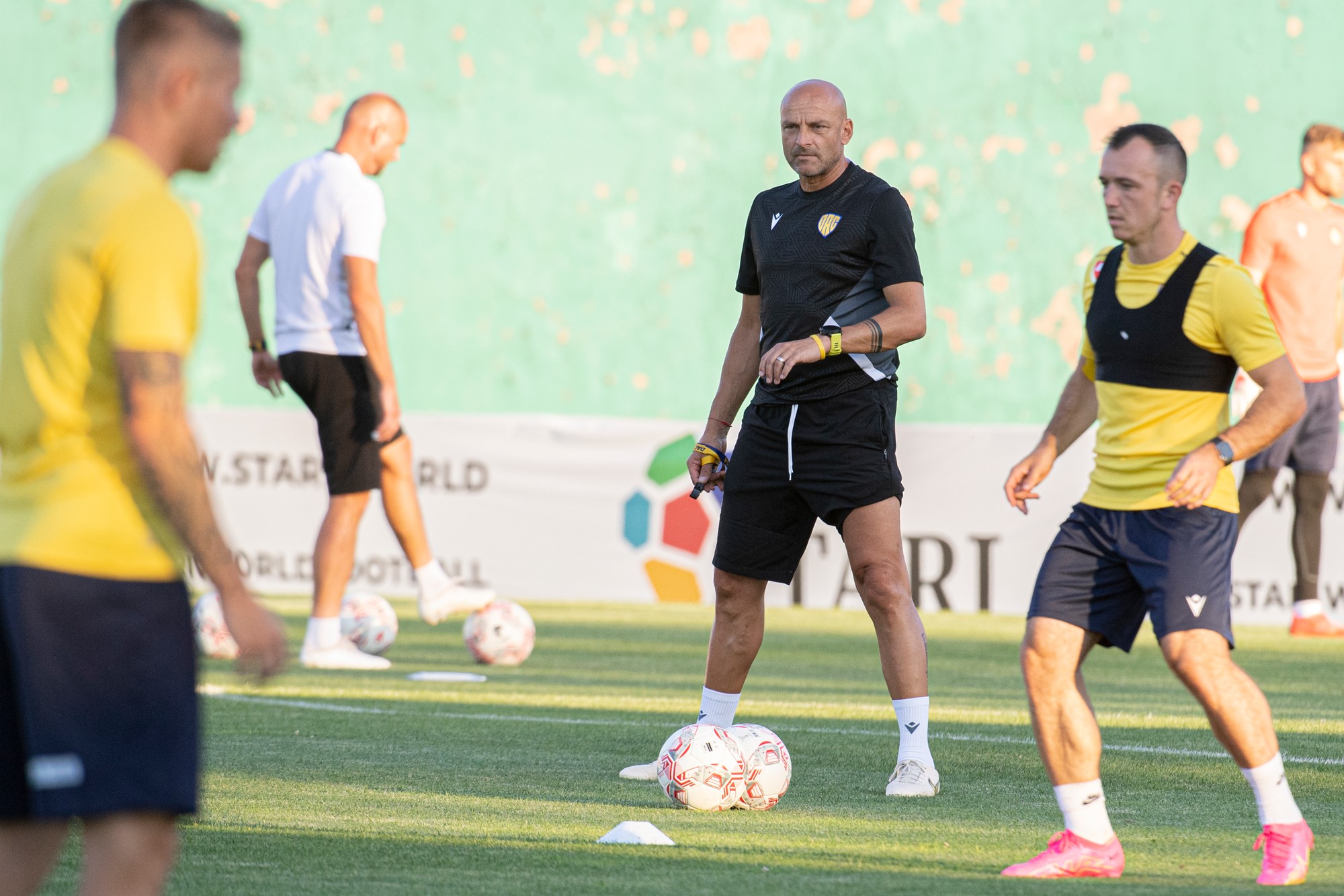 Slovenský futbalový tréner Adrian Guľa.