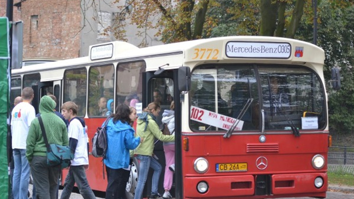 Najciekawszą atrakcją obchodzonego w sobotę Europejskiego Dnia bez Samochodu w Bydgoszczy był przejazd zabytkowymi autobusami - podaje Moje Miasto Bydgoszcz.