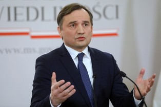 Ziobro: UE udaje, że chce pomagać uchodźcom, a umywa ręce od realnej pomocy