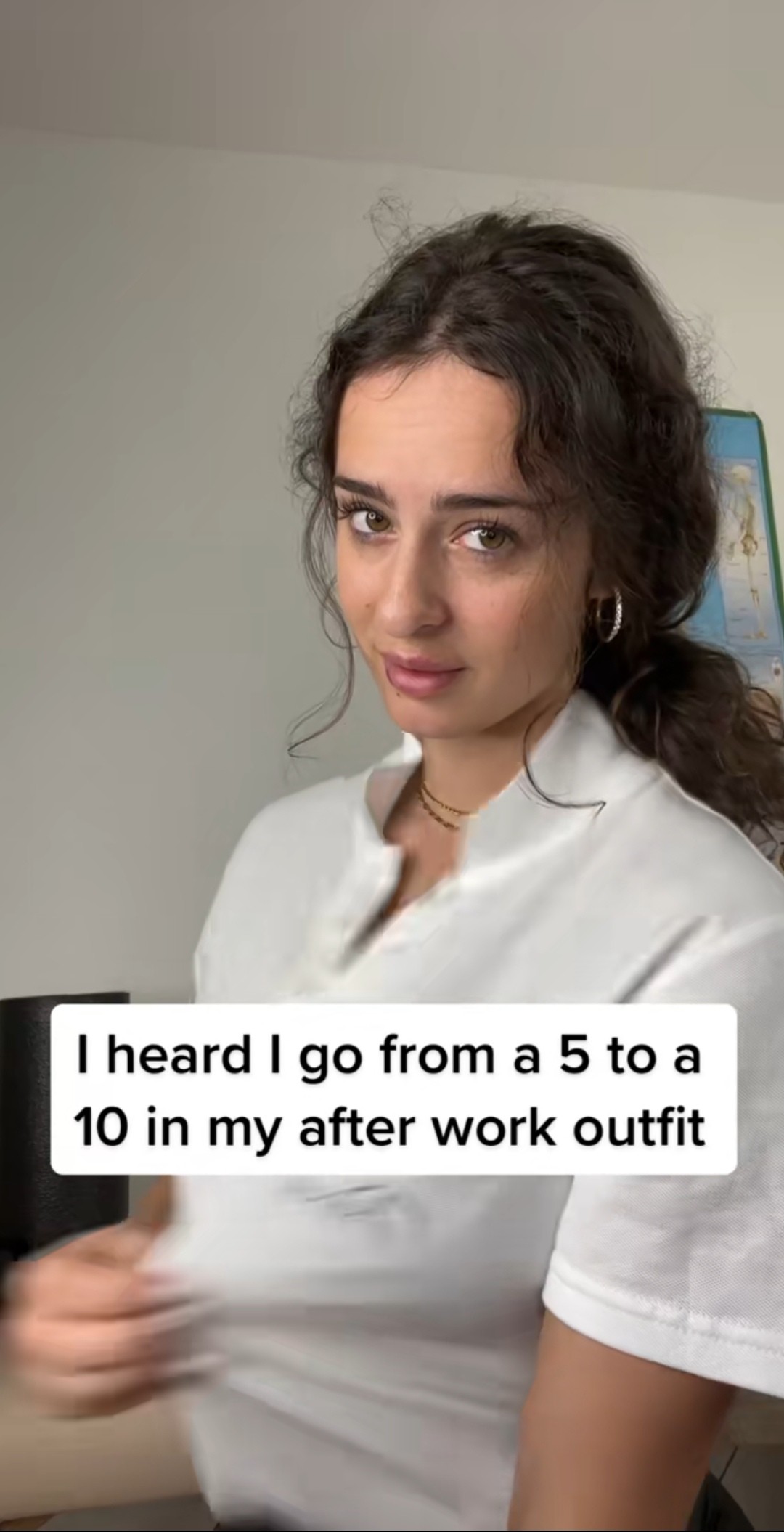 Anabel odhodila svoju pracovnú uniformu.