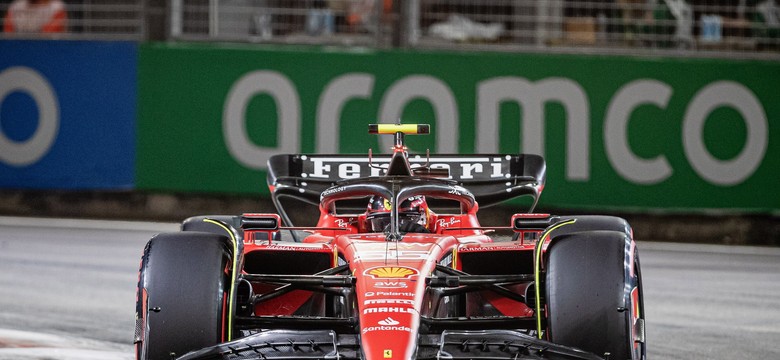 Carlos Sainz Jr. wygrał Grand Prix Singapuru. Max Verstappen na piątej pozycji