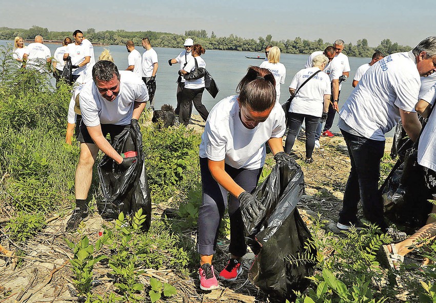 Učesnici akcije napunili kamion smećem