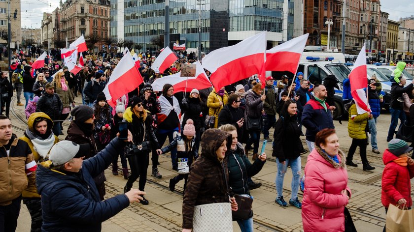 Marsz antycowidowców przeszedł ulicami Katowic