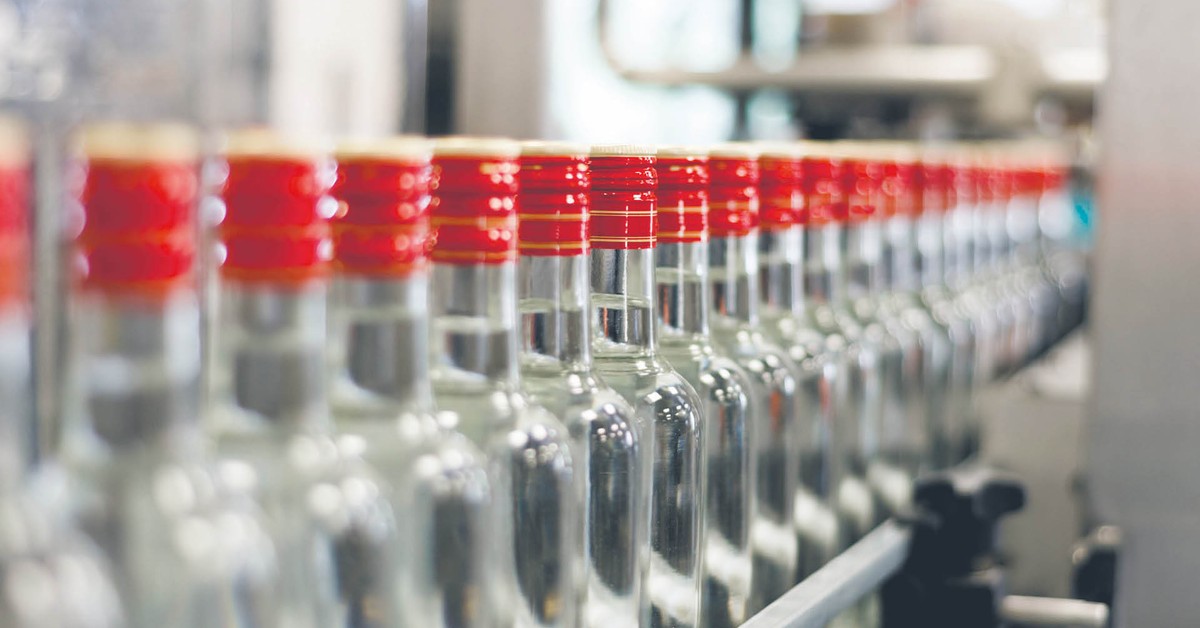 Polacy zaczną pędzić bimber? Podwyżka akcyzy na alkohol niepokoi branżę spirytusową