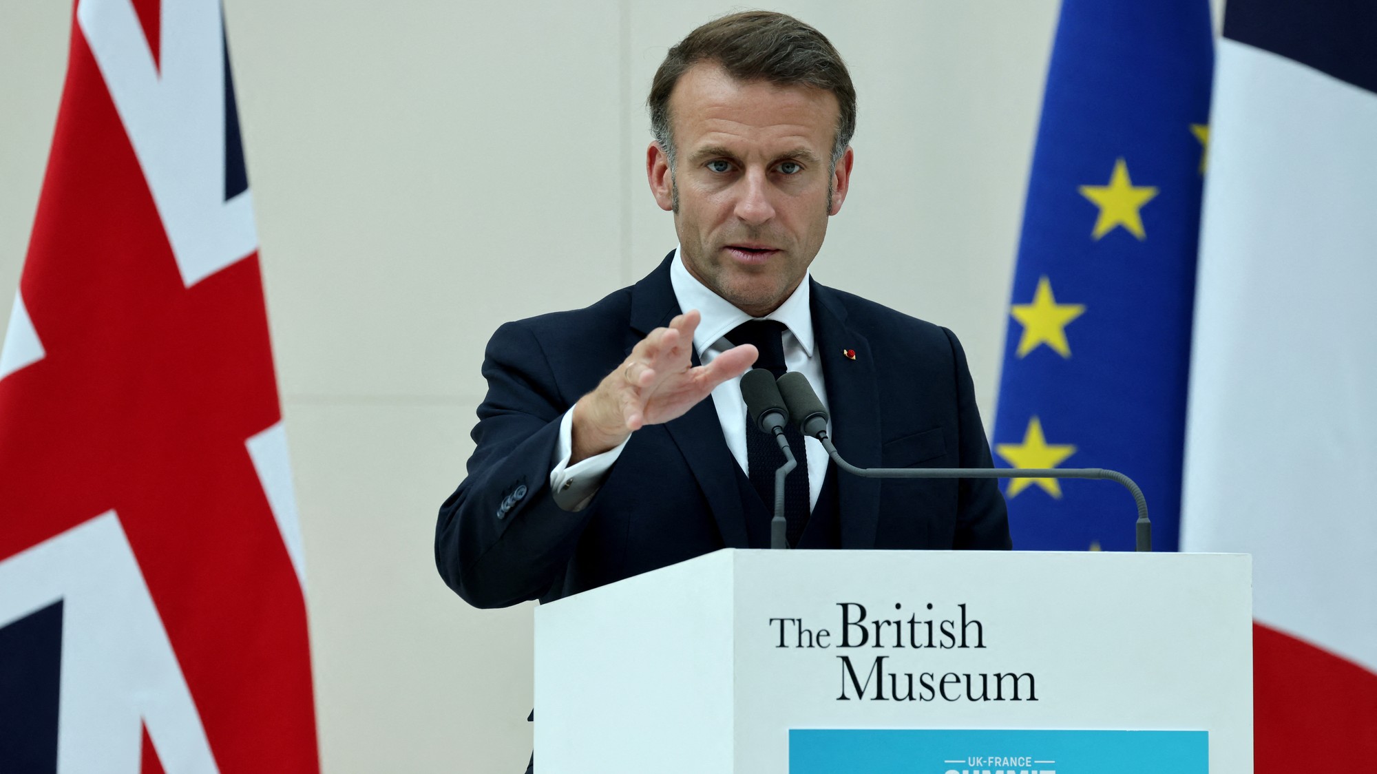 Francúzsky prezident Emmanuel Macron počas slávnostného prejavu počas návštevy Britského múzea v Londýne, LUDOVIC MARIN/REUTERS