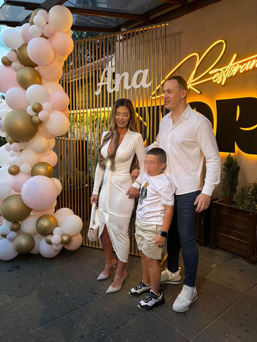 Ana Radulović sa sinom i mužem