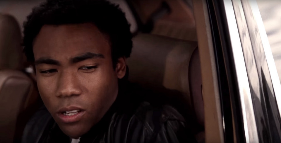 Childish Gambino w teledysku do "Heartbeat"