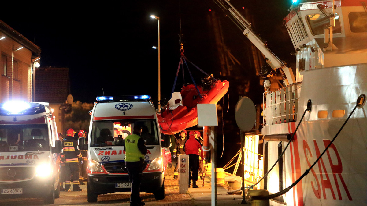 W Zatoce Pomorskiej, 20 mil morskich na północny zachód od Świnoujścia, zatonął szkuner z polską załogą. Rozbitków podjął z morza niemiecki kuter. Uratowało się 11 osób, jedna nie przeżyła. Uratowani rozbitkowie z jachtu "Down North" zostaną dzisiaj przesłuchani - poinformował Włodzimierz Cetner, Prokurator Rejonowy ze Świnoujścia.