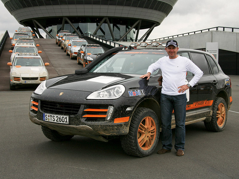 Porsche Cayenne S Transsyberia pilnie testuje