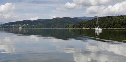 Żywiec: Ojciec utopił się w jeziorze. Synów uratowali plażowicze