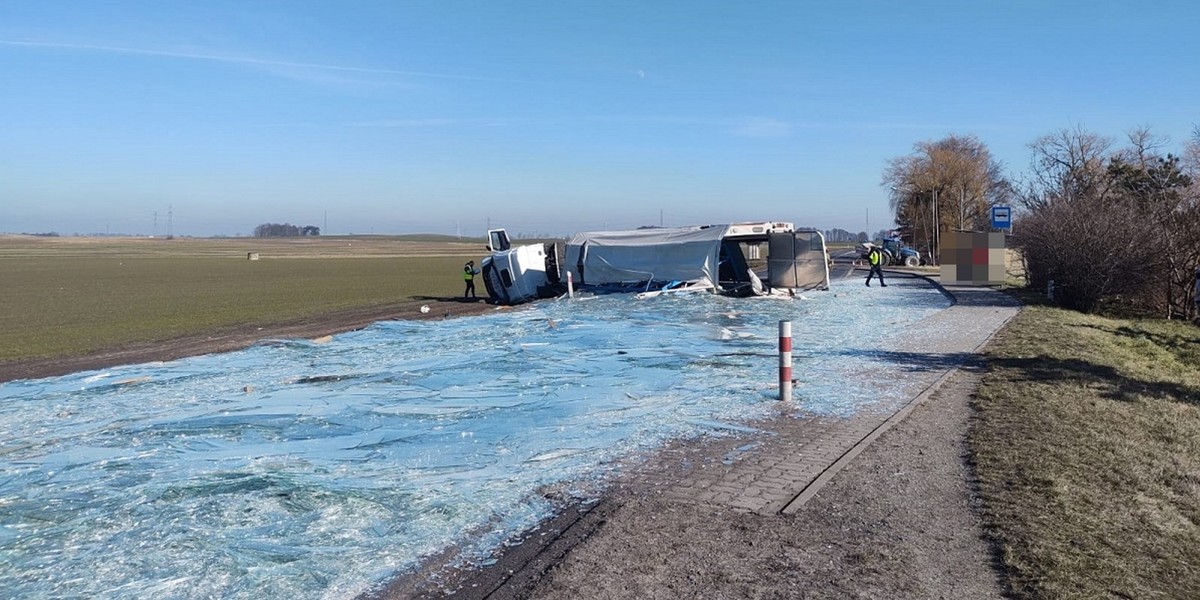 Szklana droga w Minikowie. Policjanci przecierali oczy ze zdumienia.