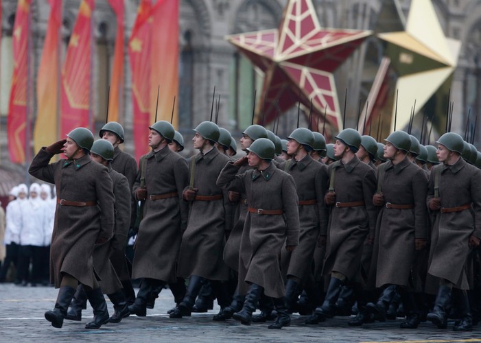 Historyczna parada w Moskwie. Rosjanie świętują 73. rocznicę bitwy o Moskwę