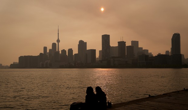 Dim od šumskih požara u Kanadi u Torontu