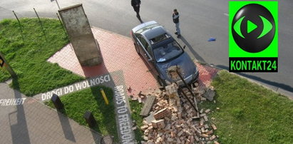 Samochód wjechał w mur, przez który skakał Wałęsa!
