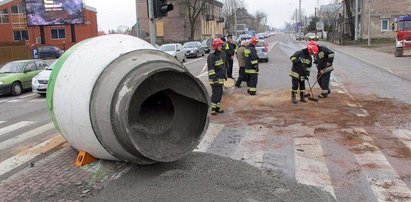 Wielka gruszka z betonem spadła z ciężarówki!