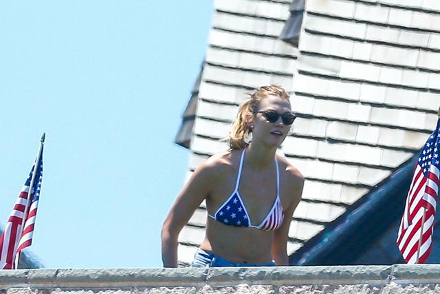 Bikini Amerika! - A sztárok nemzeti színű fürdőruhában pancsoltak - Glamour