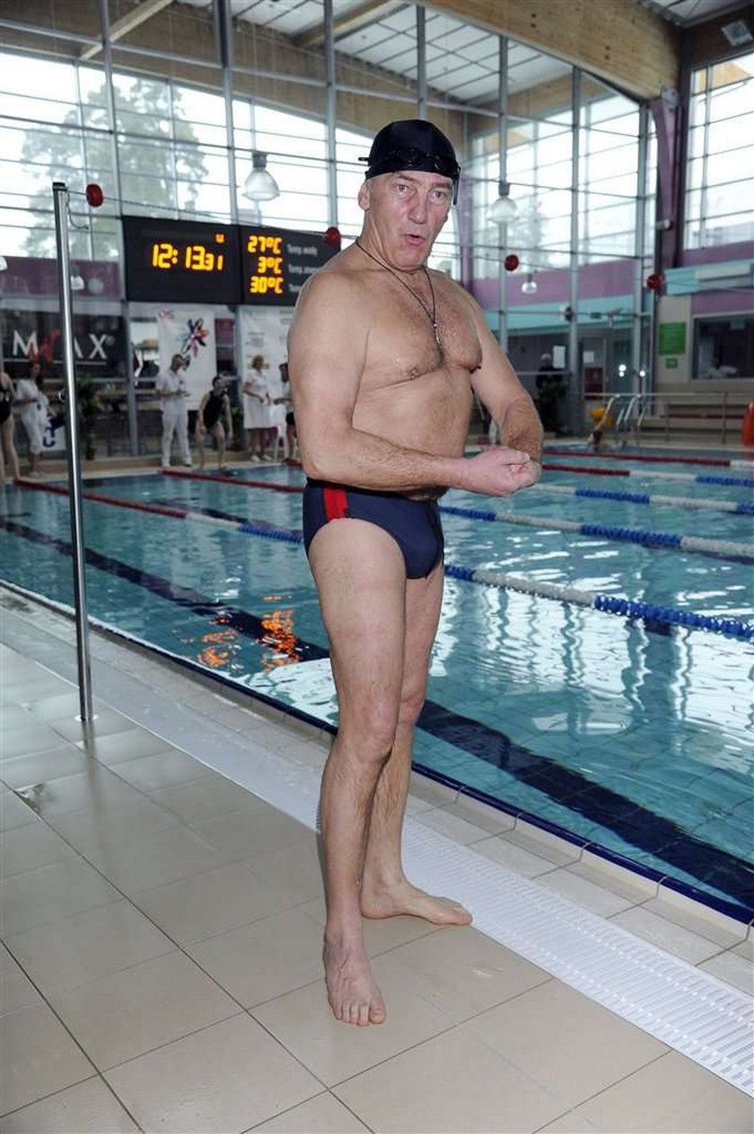 Karol Strasburger na basenie