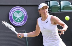 Koniec zwycięskiej serii Igi Świątek. Porażka Polki w Wimbledonie z Alize Cornet