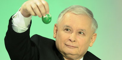 Tak Kaczyński maluje jajko. Foto!