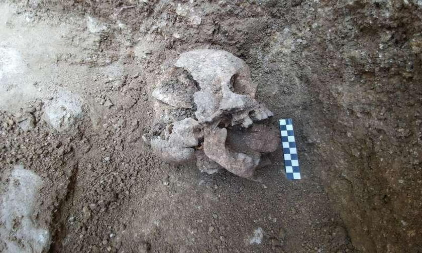 Włochy: Wykopali szczątki „wampira z Lugnano”. 10-latek miał kamień w ustach