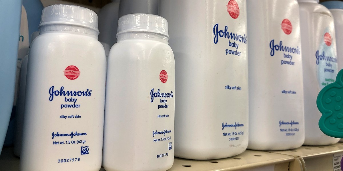 Zasypka dla niemowląt firmy Johnson & Johnson.