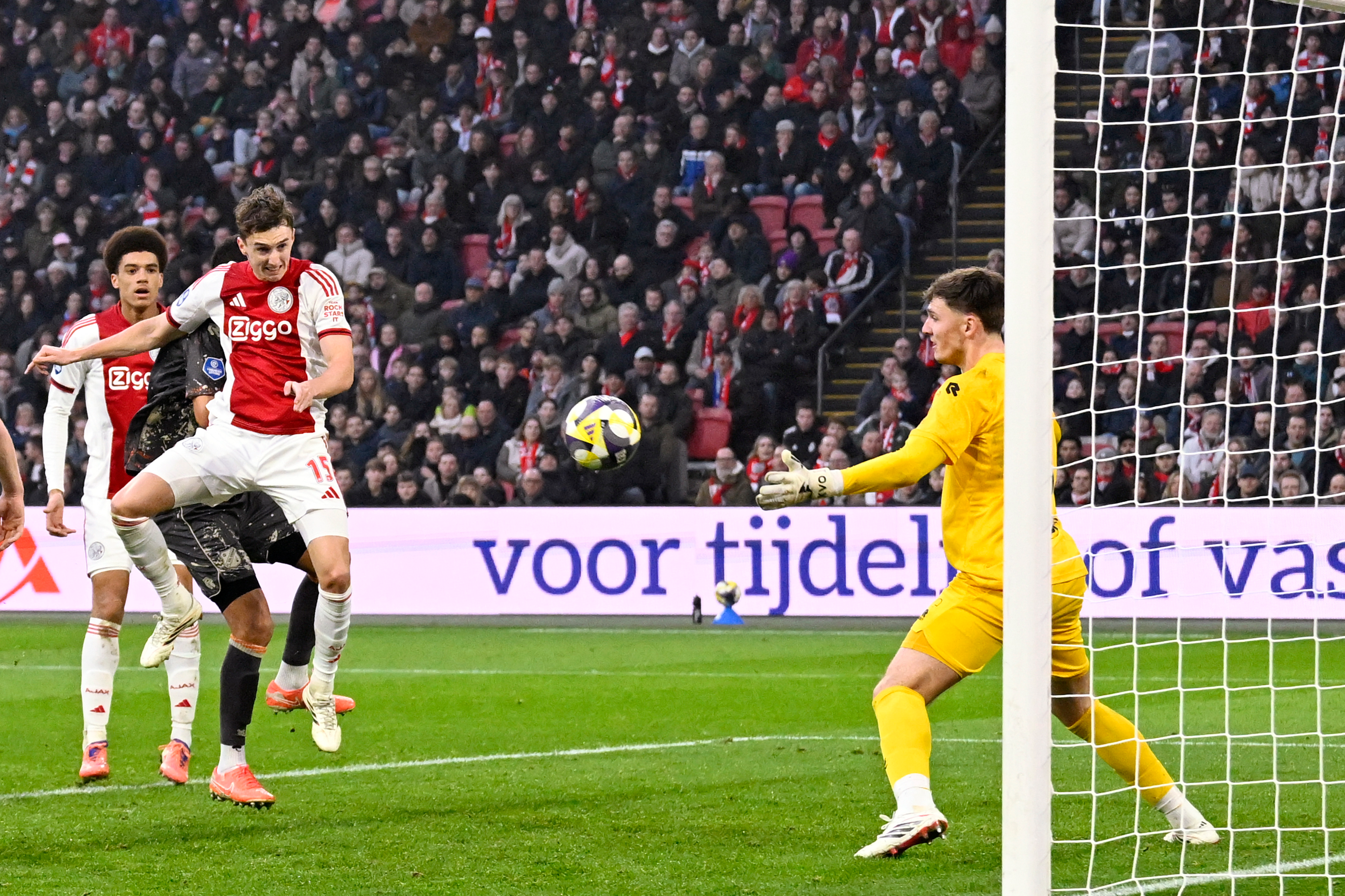 12e minuut: Baas kopt Ajax naar virtuele tweede plaats