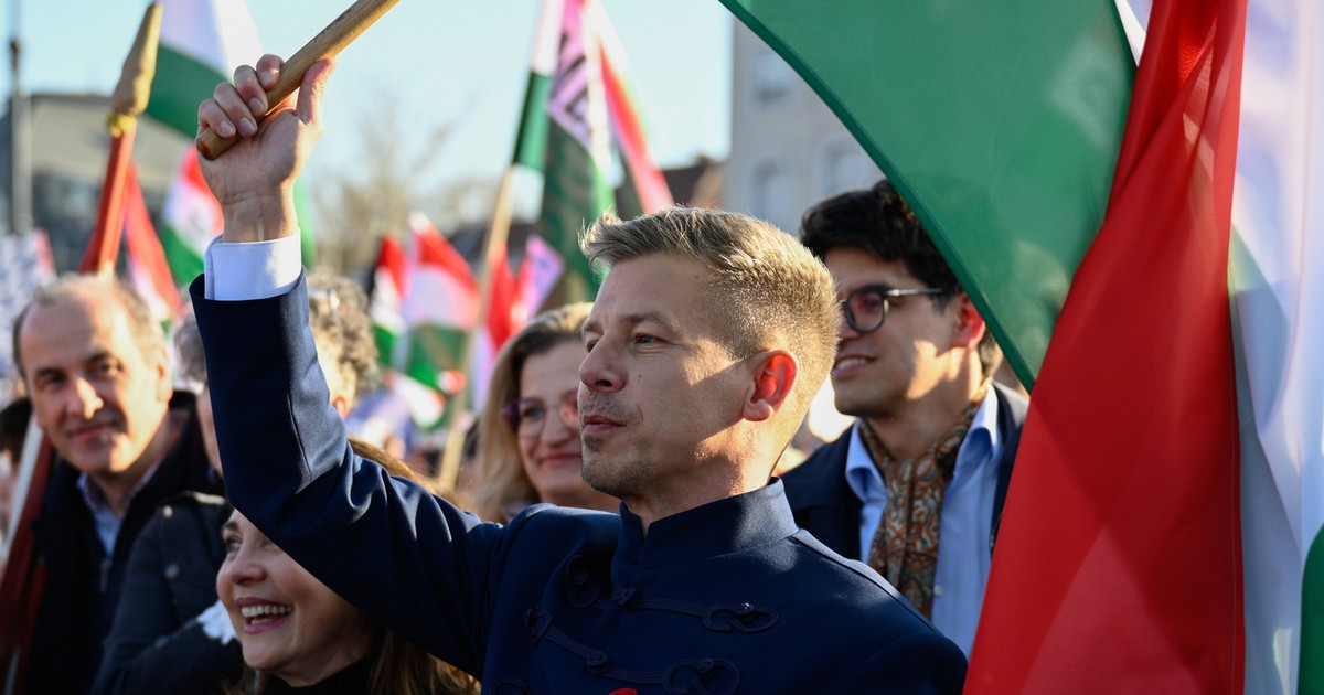 Dwóch funkcjonariuszy, którzy przeważyli szalę wyborów na Węgrzech [OPINIA]