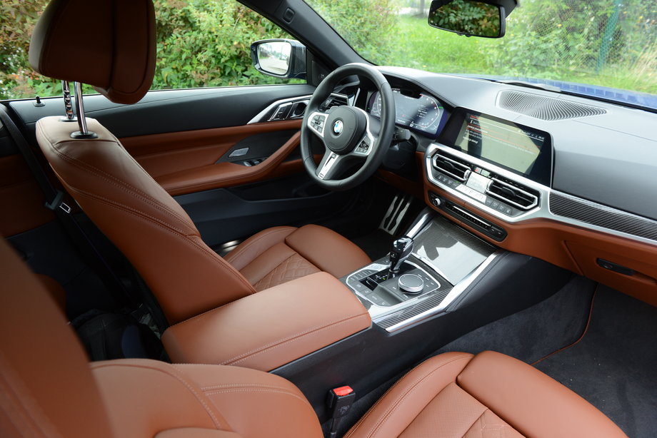 BMW M440i Cabrio to zdecydowanie auto klasy premium. Jakość materiałów oraz wykonania są na naprawdę znakomitym poziomie.