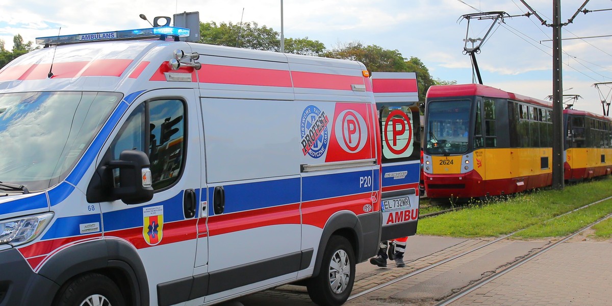 Kobieta zaczęła rodzić w tramwaju numer 11 w Łodzi na ul. Zachodniej